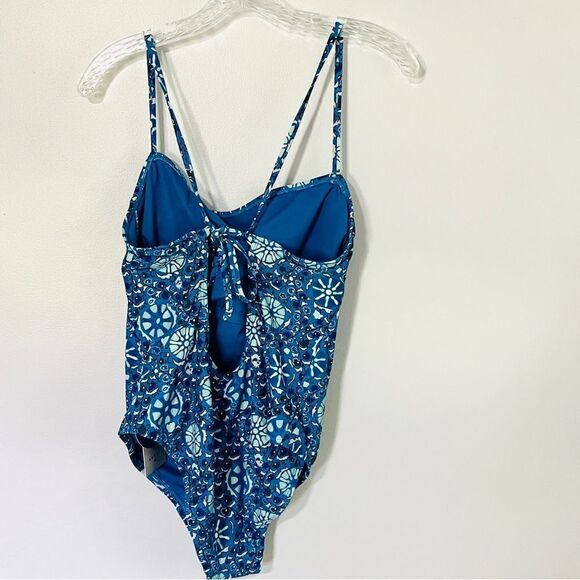 NWT New RHODE Zinnia Floral Print
One Piece Swimsuit Blue Size
Large 12-14 - Picture 7 of 12